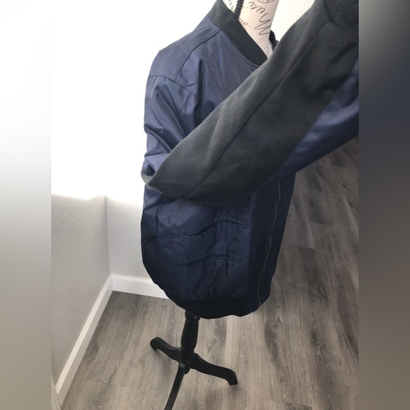 Super Bowl LI Men’s Bomber Style Jacket - Navy with Black Collar Detail, Zip Up - Picture 8 of 14